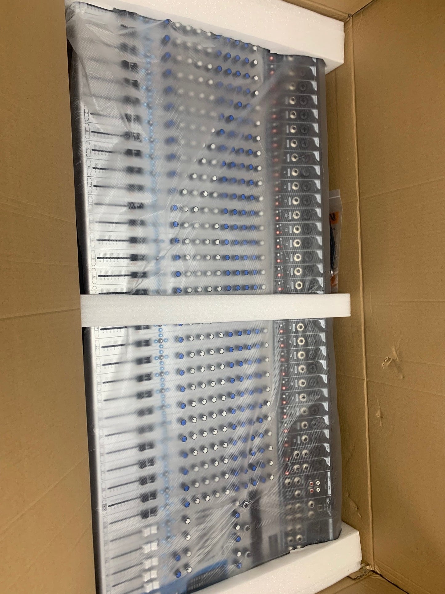 Mezclador de 32 canales Zenderman SM32FX Pro
